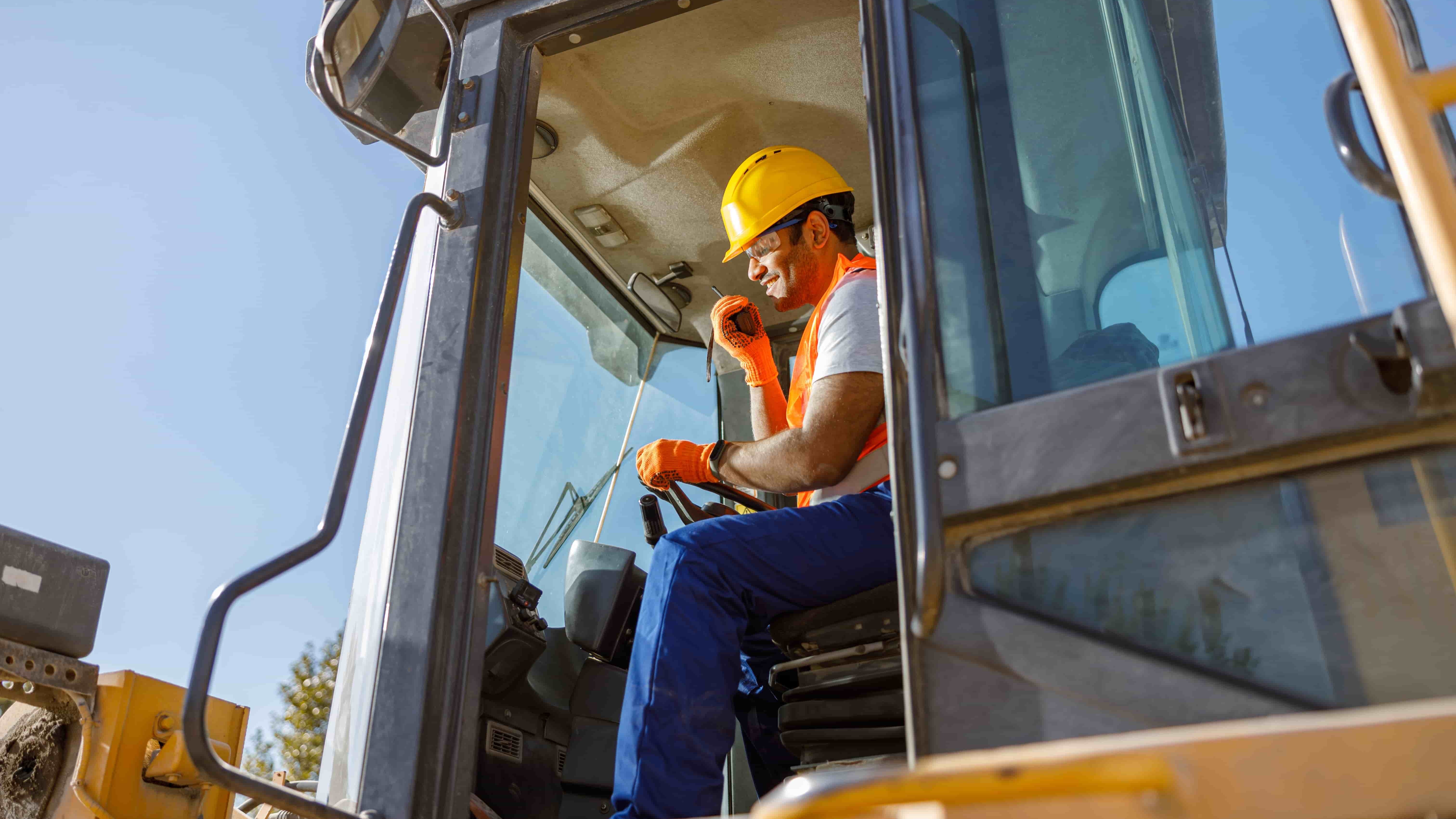 What qualifications are required for a plant operator